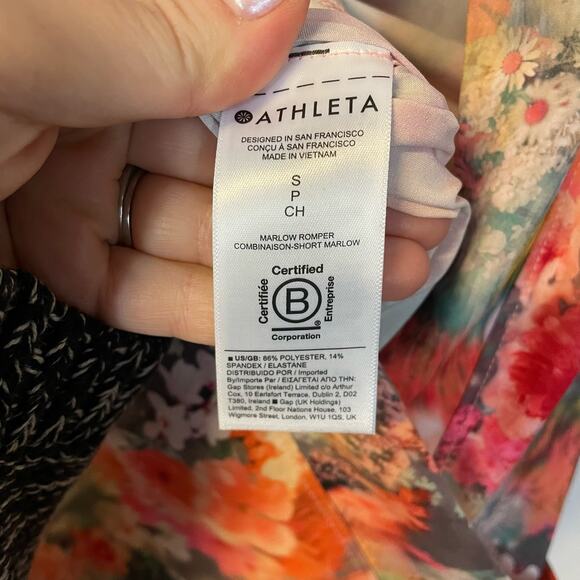 Athleta Marlow Romper Short Sleeve Colorful V-Neck Pockets Small - Picture 8 of 8